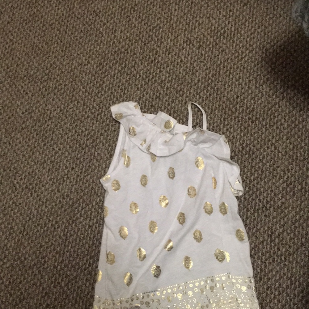 A shirt with patterens